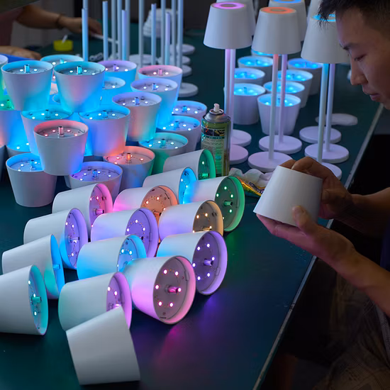 RGB 색깔 변화를 가진 알루미늄 코드가 없는 테이블 램프 접촉 통제 LED 장식적인 빛